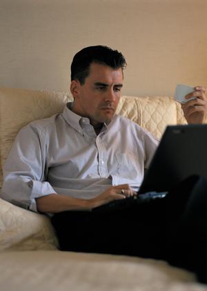 2026年最新版：おしゃれに決めるパーカーの選び方とフードなしデザインの魅力